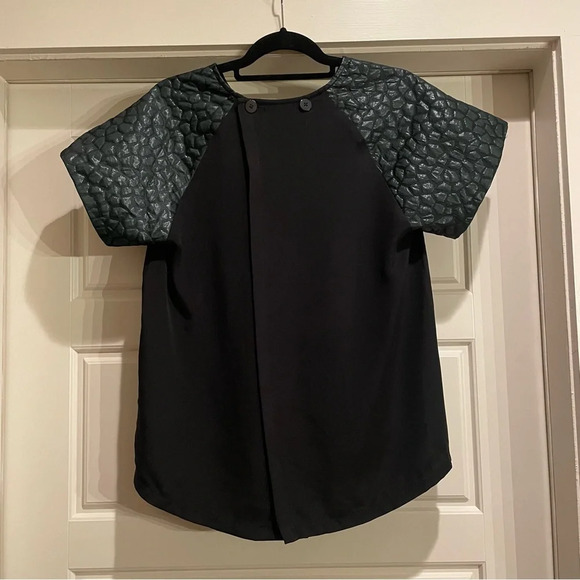 Hunter Bell Split Back Embossed Sleeve Silk Blouse Size Medium - Picture 4 of 11